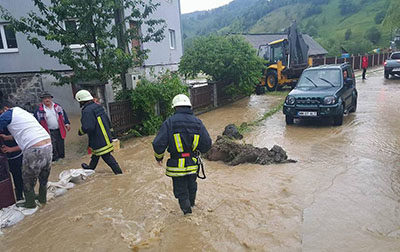 Două administraţii sprijinite financiar după inundaţii