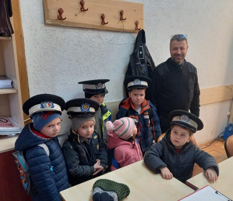 Preșcolarii din Ciolt, în vizită la sediul administrației locale