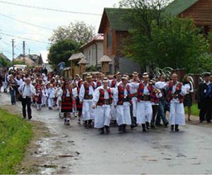 Fiii satului Şieu se întâlnesc la festivalul „Floare mândră de pe Iza”