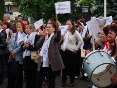 Dascăli din Maramureş, la marş în Bucureşti