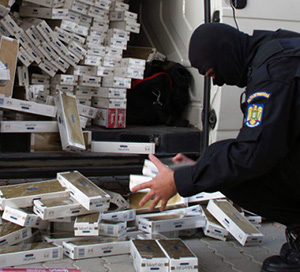 Peste 25.000 pachete ţigări confiscate de poliţiştii de frontieră