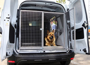 Maşini de serviciu pentru câinii poliţist