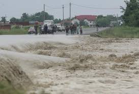 Persoane evacuate din calea apelor în zona Lăpuş