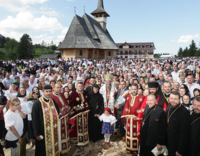 Mănăstirea Pietroasa: Tinerii îndemnaţi să-L cheme pe Dumnezeu în mijlocul lor