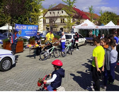 Copii premiaţi pentru cunoştinţe de circulaţie şi îndemânare cu bicicleta