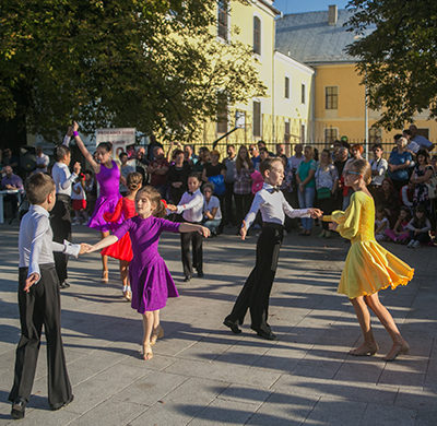 Prodance 2000: Dans în Piața Cetății și la școală