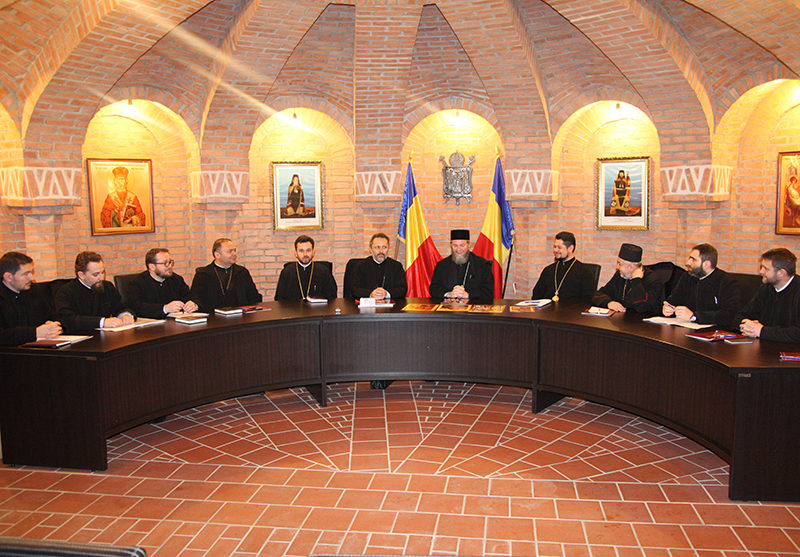 Episcop Iustin: Între preoţi şi profesorii de religie trebuie să existe colaborare