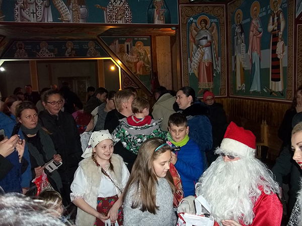 Concert de colinde și primirea „Moșului”, la Biserica de lemn din Baia Sprie