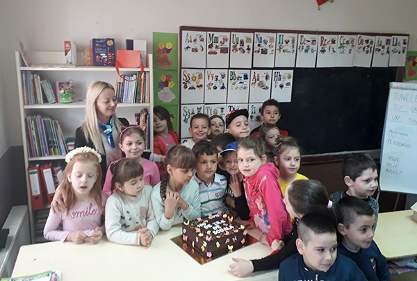 Sărbătoare și artă la școala din Șomcuta. Munca micilor artiști din clasa pregătitoare B a fost răsplătită