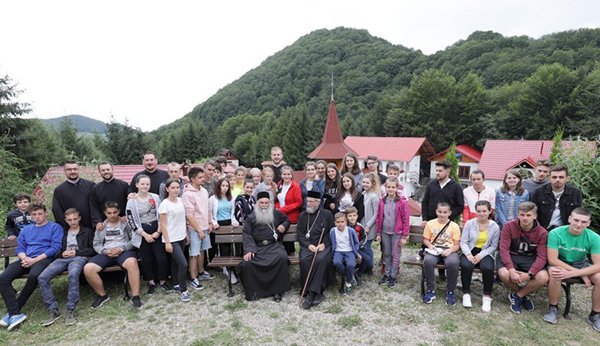 Tabăra tinerilor ortodocși la Mănăstirea Chiuzbaia